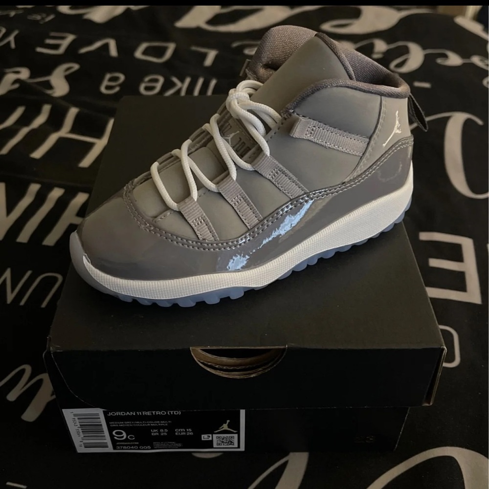 Jordans 11 Retro (Cool Greys)